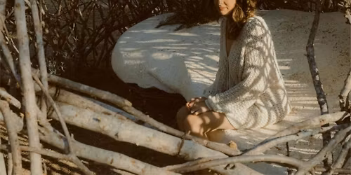 Ascoltiamo con MAREA il suo EP "CALDO COTONE"  (2025 - \u00a9 e \u2117 Dischi Uappissimi)