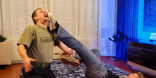 KOL\u00cdN: Kurz \u017eensk\u00e9 sebeobrany KAPAP WOMAN