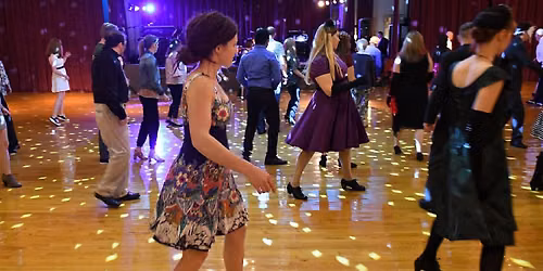 Dance Lessons at the El Riad