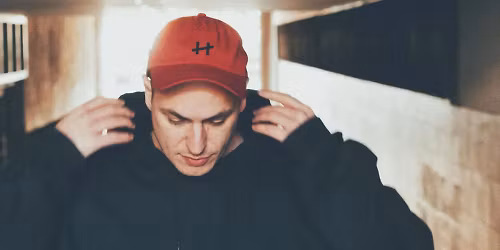 Dosem, Icarus, Mees Salom\u00e9, Jesabel, Estiva in London