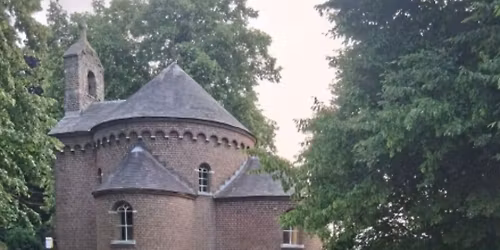 \ud83d\ude9c Tractorwijding tijdens de Sint-Hubertusviering in Wijchmaal! \ud83d\ude9c