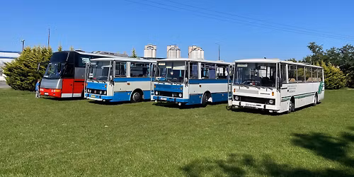 Zraz historick\u00fdch autobusov a \u00fa\u017eitkov\u00fdch vozidiel