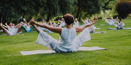 Joga na trawie w G\u00f3rzykowie\/ Winnica Pod Lip\u0105