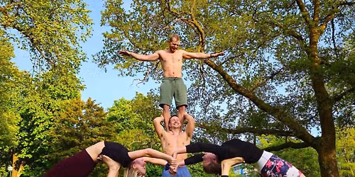Intro to Acroyoga and Partner Acrobatics with Acroyoga Bergen