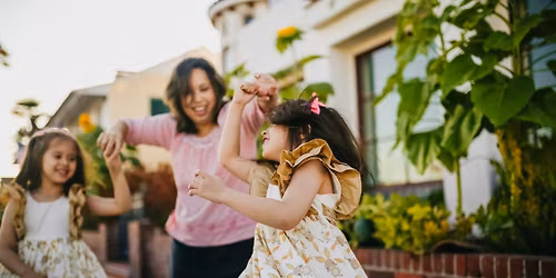 Collaborative and Communal Dance Making