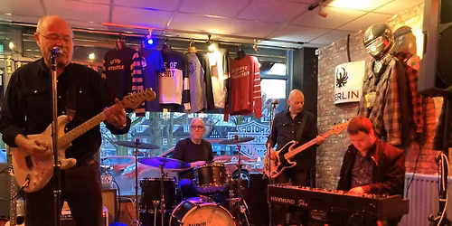 Smokin' Ade Wakelin at The Sunday Soiree