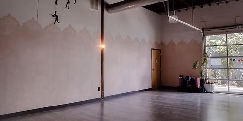 Pop-Up Sound Bath with Didgeridoo  - The Ancient Future Sessions in the studio