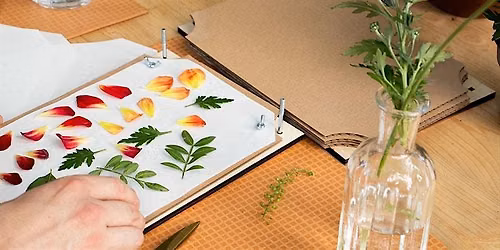 Blumenpressen f\u00fcr Einsteiger mit Bet\u00fcl Senol | Workshop