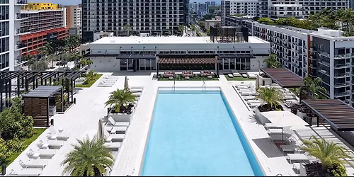 Poolside Sculpt x HIIT with Starr Hawkins