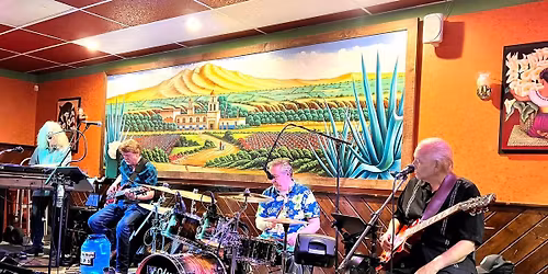 Hit n Run Band Live at Los Reyes