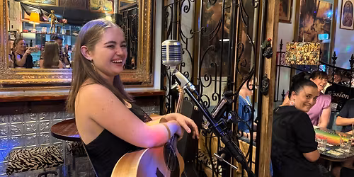 Crooner in the Corner with Mia