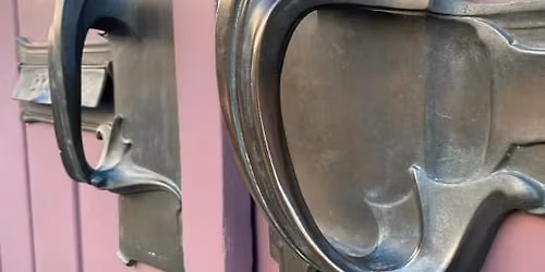 Guided Tour : Art Nouveau in the Squares District.