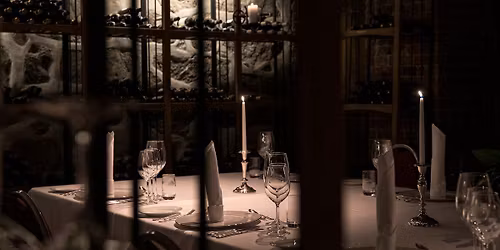 Vinkurs med 4-retter i vinkjelleren