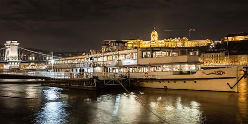 Budapest: Danube Cruise with Hungarian Goulash and Live Music