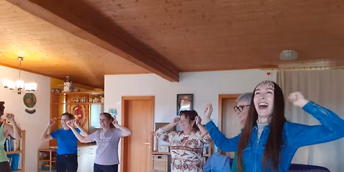 Lach dich gl\u00fccklich: Lachyoga-Workshop