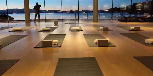 Yoga i kunsten \u2013 med frukost og kunstomvising