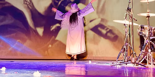 VIA\u021aA E UN POEM