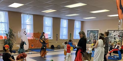 \ud83d\udc7b Halloween Party at Playgroup! \/ F\u00eate d\u2019Halloween au groupe de jeu! \ud83c\udf83