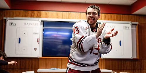 Stonehill Skyhawks at Harvard Crimson Mens Hockey