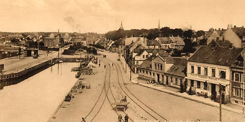 VENTELISTE \/\/ Havnerundfart: Havnens historie