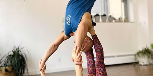 Atelier d'Acroyoga interm\u00e9diaire