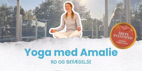 Yoga p\u00e5 gr\u00e6spl\u00e6nen med Amalie