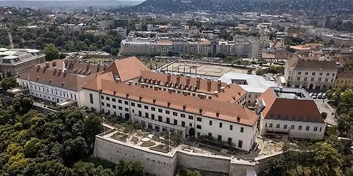 V\u00e1laszt\u00e1sok After Party a Karmelit\u00e1ban.