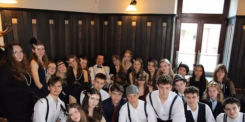 Maturitn\u00ed ples okt\u00e1vy Gymn\u00e1zia Pelh\u0159imov