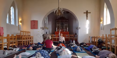 Yoga i Gl. \u00c5by Kirke