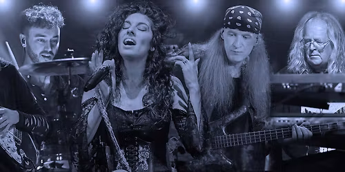 BACKSTAGE AT THE GREEN