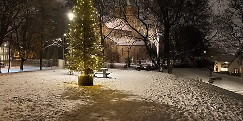 Julegrantenning ved Gamle Aker kirke
