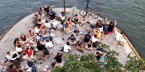 Picnic au bord de l'eau au centre de Paris - Adresse sur l'app socializus uniquement