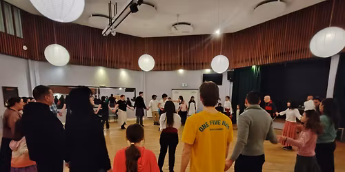 Marciusi t\u00e1nch\u00e1z\/ March Dance house