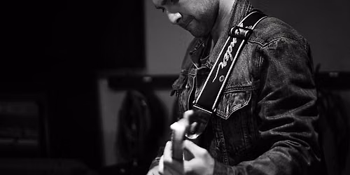 Early Show: Alex Flock (solo)