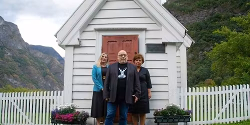 Tr\u00f8yst \/\/ Vesle kinn