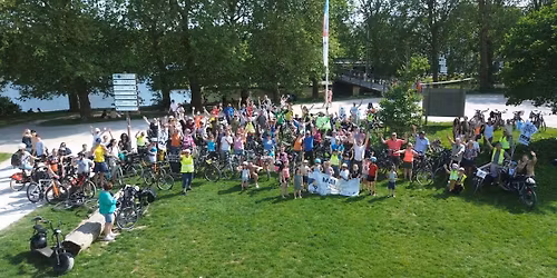 Pr\u00eat pour la photo du plus grand nombre de cyclistes du challenge 