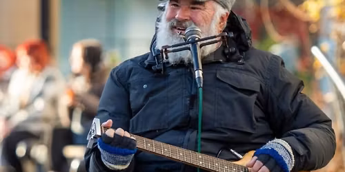 Eric Gudmunsen \u2013 The Dundee Busker at The Admiral