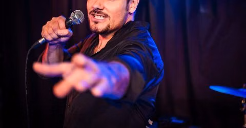 Musiikkin\u00e4ytelm\u00e4: Kuuntelen Tomppaa