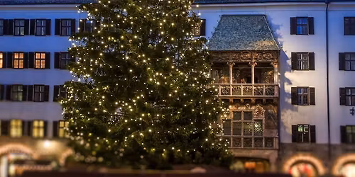 MAGIA NATALIZIA A INNSBRUCK: TRA MERCATINI, VIN BRUL\u00e8, LUCI E IL TRENINO INCANTATO DELLA STUBAITAL