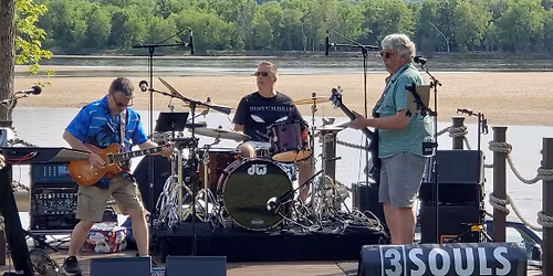Wisconsin Riverside Resort River Stage