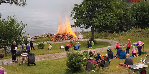Sankthans med kystvandring ved Hvervenbukta