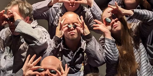 IDEJE VAN A F\u00c9NYNEK \/ a Baltaz\u00e1r Sz\u00ednh\u00e1z \u00e9s az Artus produkci\u00f3ja