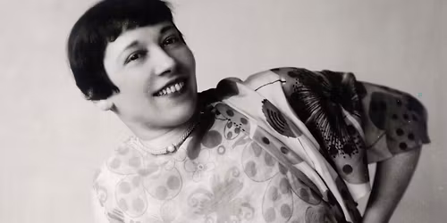 Er\u00f6ffnung VALLY WIESELTHIER. Bild und Ton