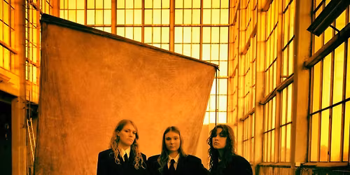 Svart Rid\u00e5 + D\u00f6dsk\u00e4llan@ The Hush Hush Club