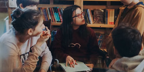 Atelier de lectur\u0103 pentru copii Detectivi i\u0302n literatura\u0306