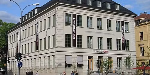 Systemisk kafe - bli med inn i terapirommet, familieterapi p\u00e5 scenen