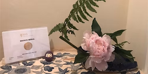 Ikebana trial lesson in London with a Japanese Ikebana master