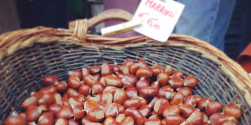 Assaggi di Mercato: CALDARROSTE DI COLLINA E VINO ROSSO DI CACCIANEMICI