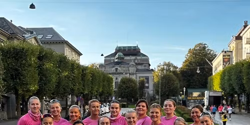 Rosa sl\u00f8yfe-l\u00f8pet med MKN Bergen