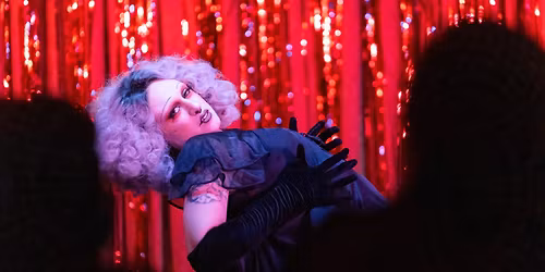 Burleskiworkshop Moving with Intention: The Art of the Slowburn